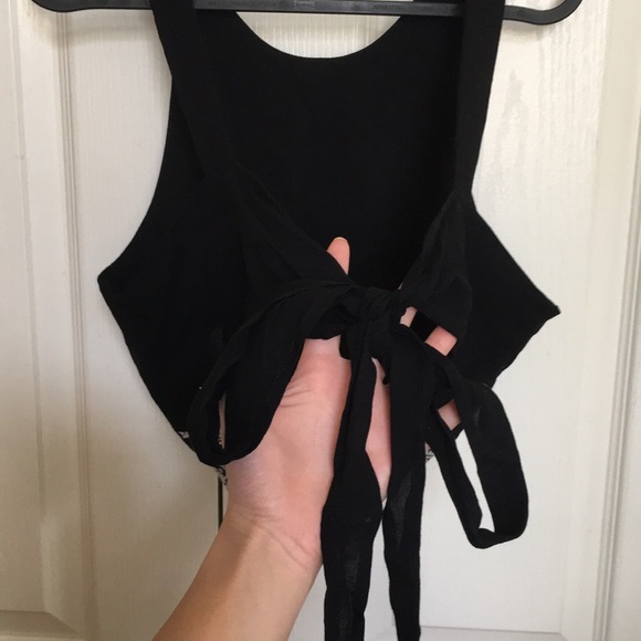 LF Tie Back Crop Top - Picture 4 of 5